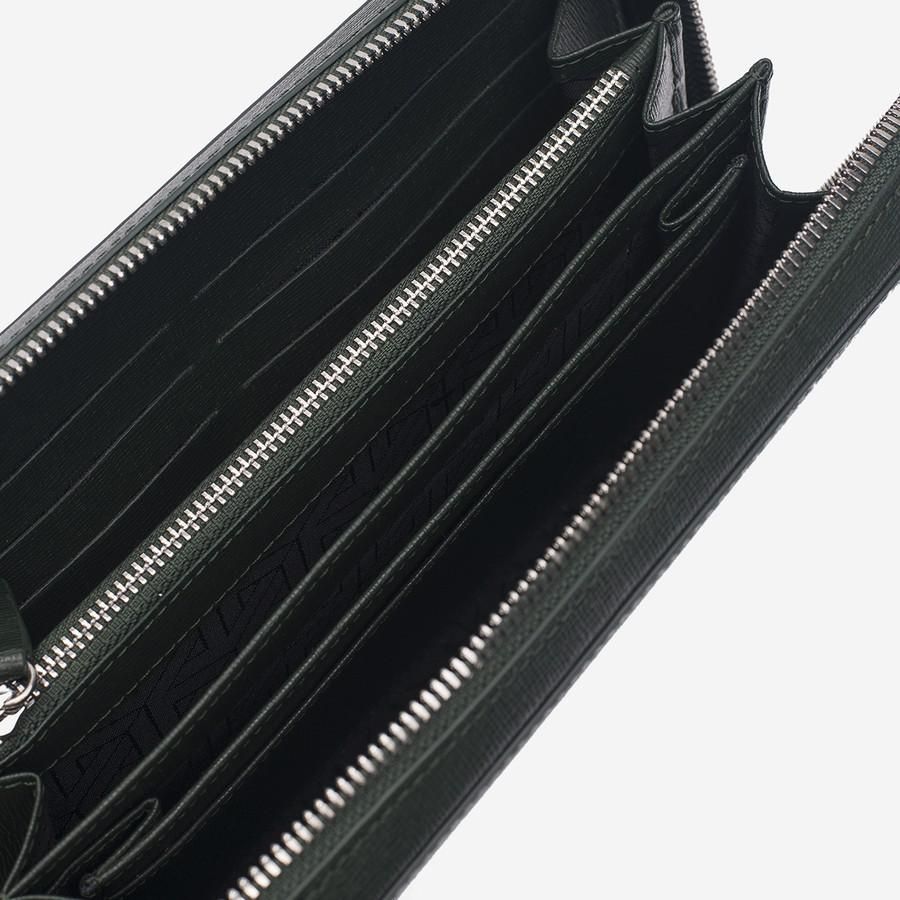 3 xu hướng ví da cầm tay được phái mạnh được tìm kiếm nhiều năm 2025 - 2