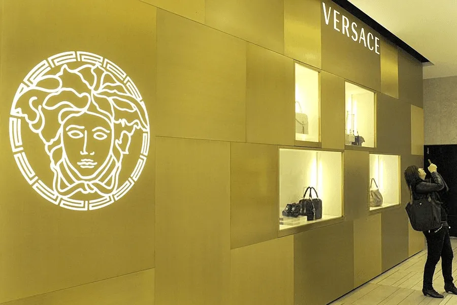 10+ Chai nước hoa Versace hương hoa cỏ quyến rũ, huyền bí cho cả nam và nữ