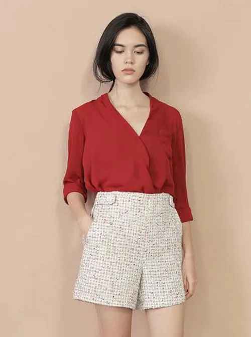 Áo đỏ phối với quần màu gì để nổi bật và thời trang