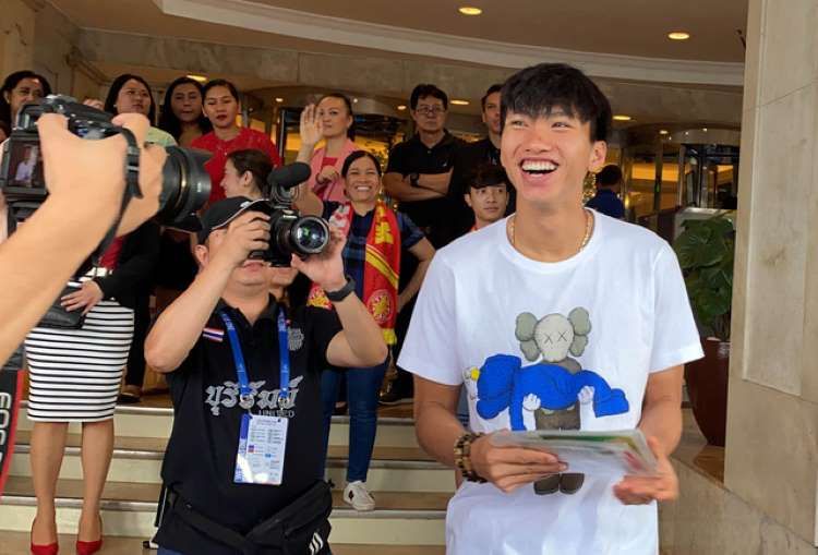 Áo Phông Kaws x Uniqlo UT Họa Tiết Xanh Cho Mùa Hè Size S - Thời trang - Vua Hàng Hiệu