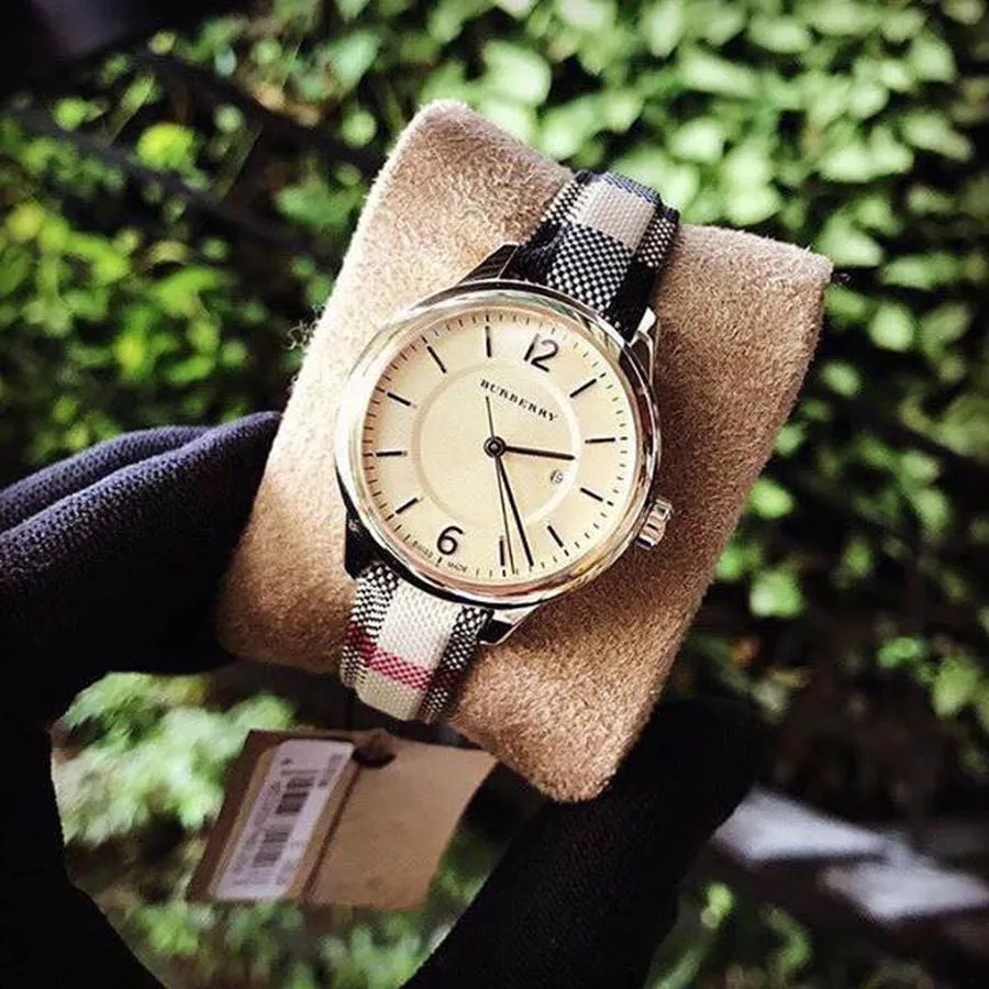 Review 4 mẫu đồng hồ Burberry kẻ cho nữ sang trọng và thời trang