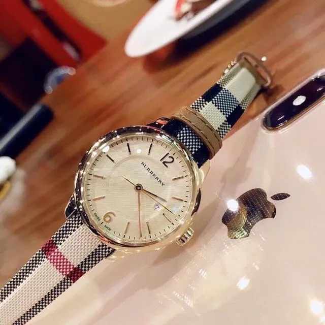 Review 4 mẫu đồng hồ Burberry kẻ cho nữ sang trọng và thời trang