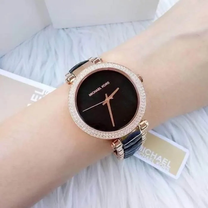 Những mẫu đồng hồ Michael Kors dây kim loại đen bí ẩn và sang trọng - 3