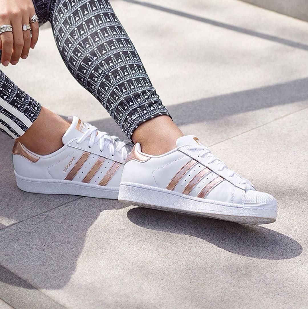 Tham khảo giày Adidas nữ chính hãng giá bao nhiêu?