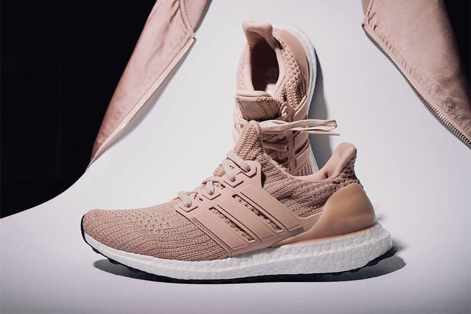 Tham khảo giày Adidas nữ chính hãng giá bao nhiêu?