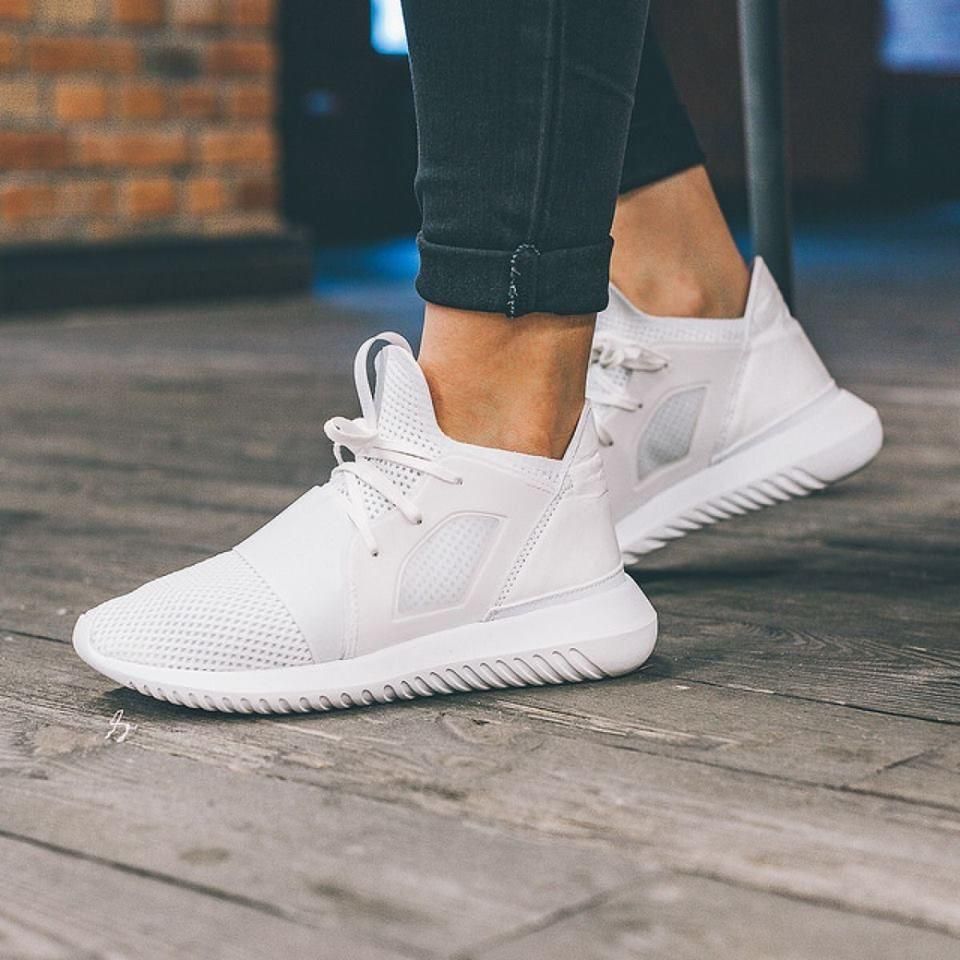 Tham khảo giày Adidas nữ chính hãng giá bao nhiêu?