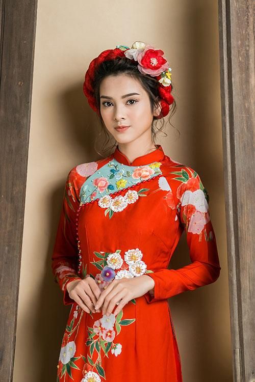 Áo dài cách tân mặc với quần gì cho nàng rực rỡ xuống phố