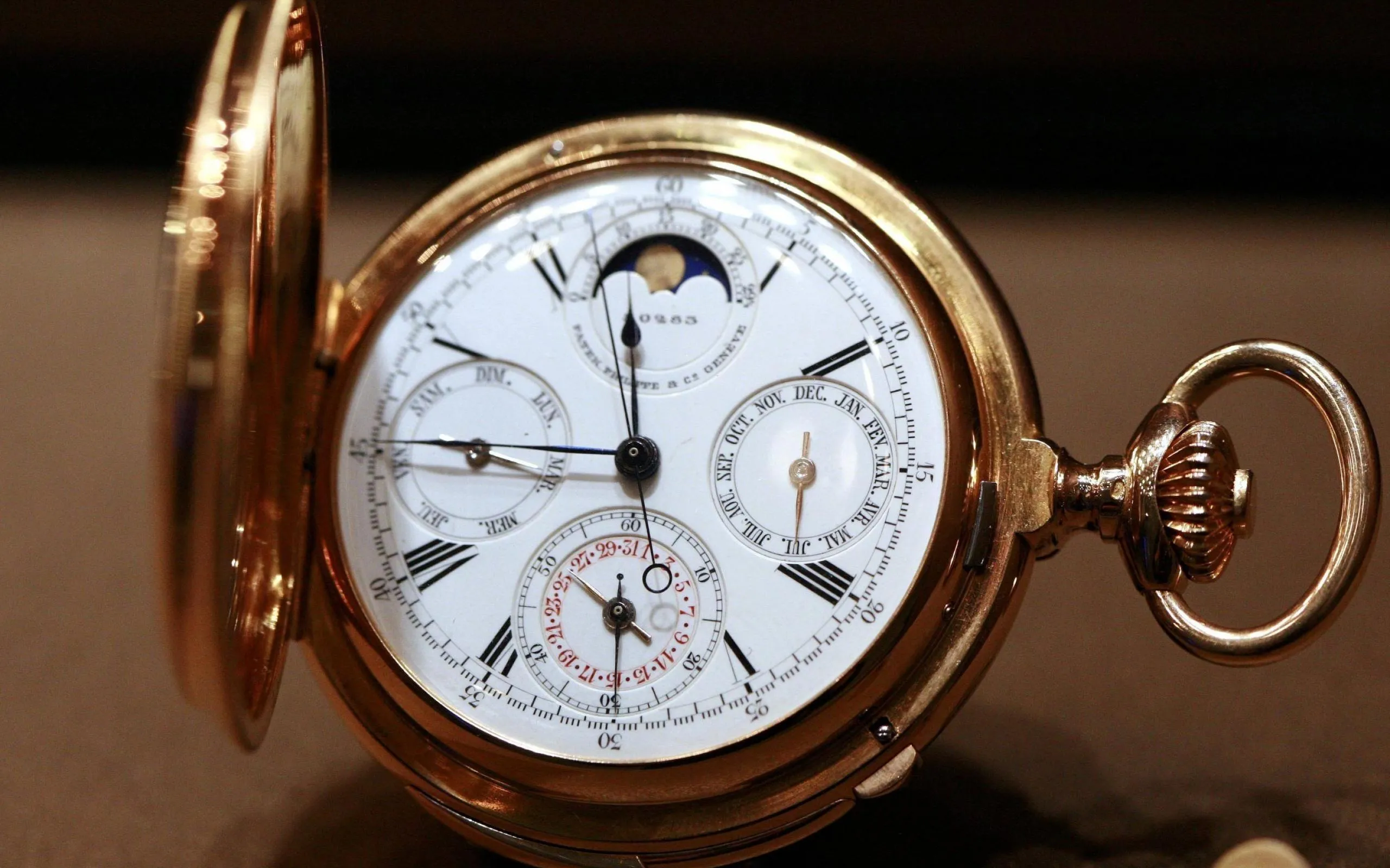 Vì sao đồng hồ Patek Philippe chính hãng có giá không dưới 15.000USD? - 2