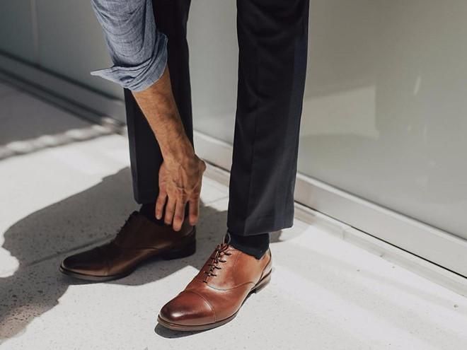Gợi ý mặc quần âu đi giày gì cho chàng bắt kịp xu hướng thời trang mới
