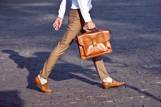 Gợi ý mặc quần âu đi giày gì cho chàng bắt kịp xu hướng thời trang mới