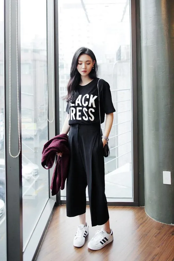 Cách kết hợp quần lửng ống rộng với áo và giày theo xu hướng thời trang trendy