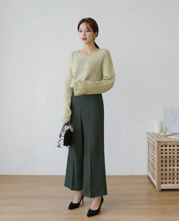 Cách kết hợp quần lửng ống rộng với áo và giày theo xu hướng thời trang trendy