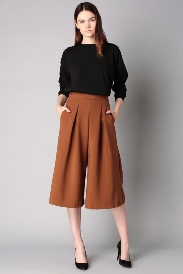 Cách kết hợp quần lửng ống rộng với áo và giày theo xu hướng thời trang trendy