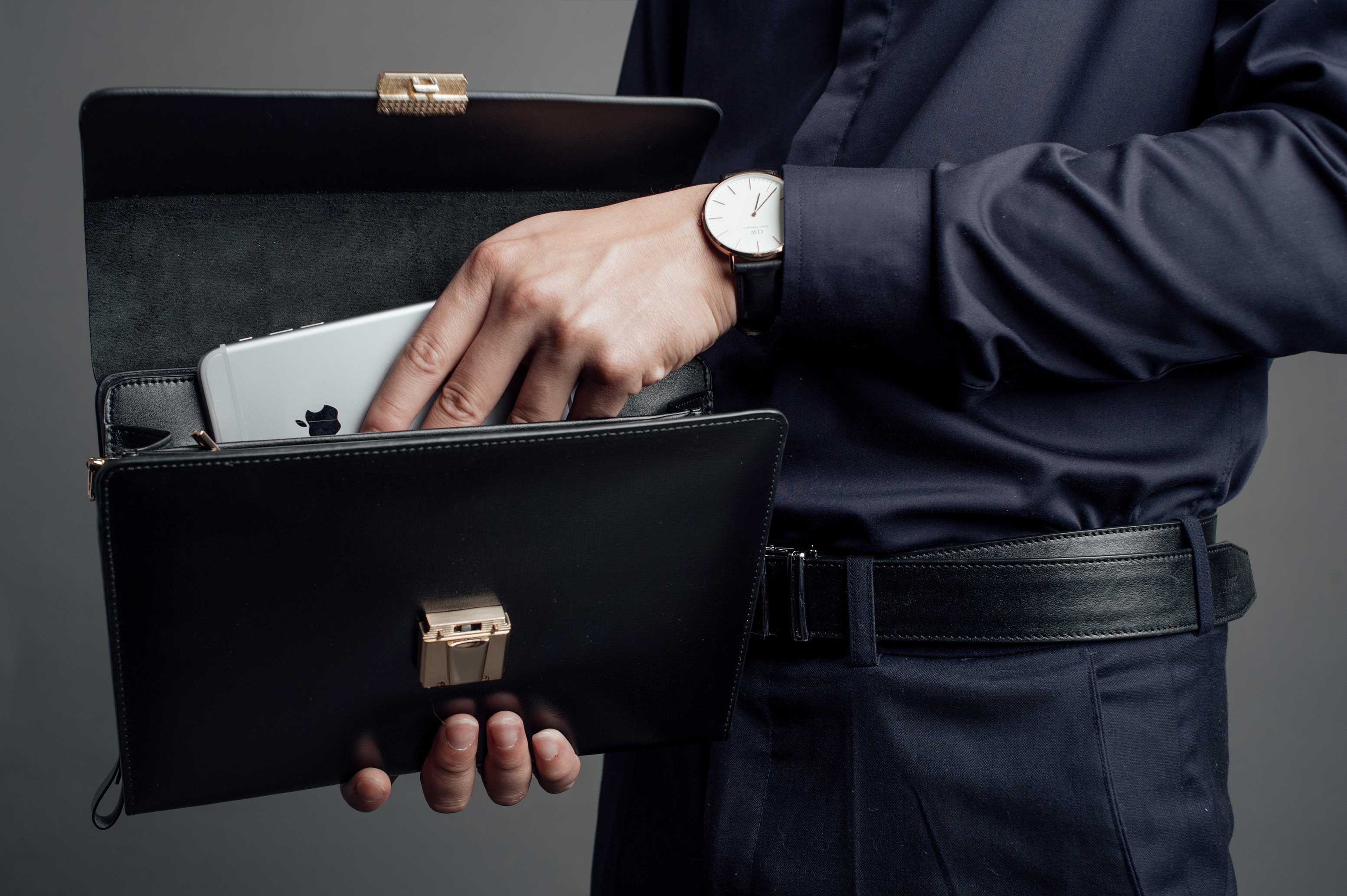 Ví cầm tay nam Coach chính hãng giá bao nhiêu? Các mẫu trendy 2025 - 6