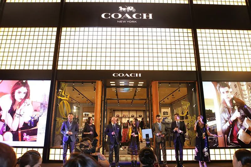 Ví cầm tay nam Coach chính hãng giá bao nhiêu? Các mẫu trendy 2025 - 1