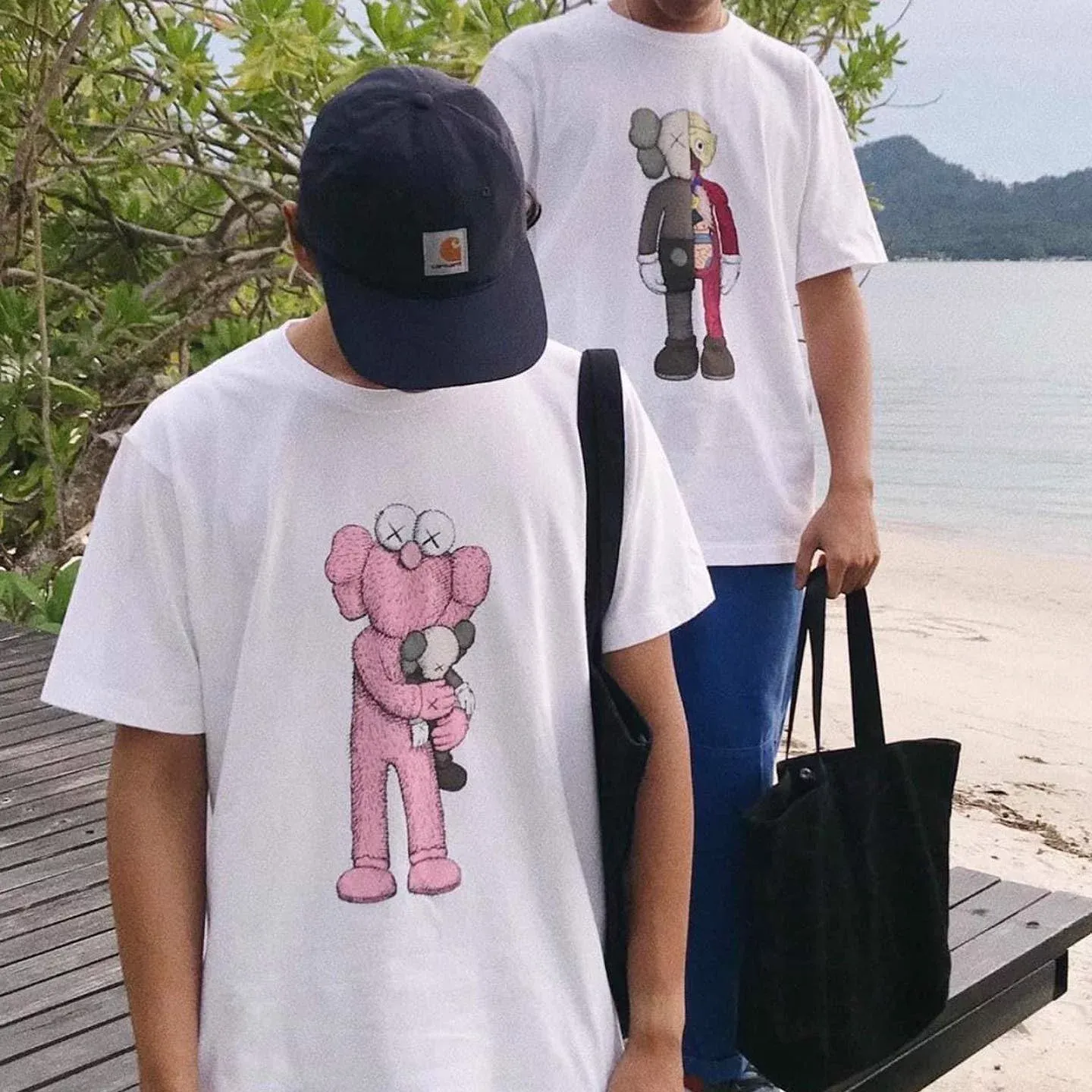 Áo Phông Kaws x Uniqlo UT Họa Tiết Hồng Cho Mùa Hè 2020 Size M - Thời trang - Vua Hàng Hiệu