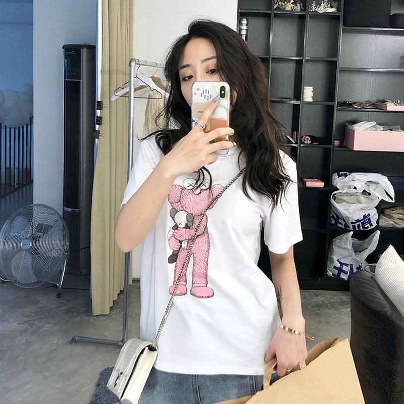 Áo Phông Kaws x Uniqlo UT Họa Tiết Hồng Cho Mùa Hè 2020 Size M - Thời trang - Vua Hàng Hiệu