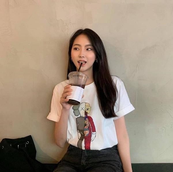 Áo phông Kaws x Uniqlo chính hãng giá bao nhiêu? Địa chỉ mua áo Kaws real giá tốt