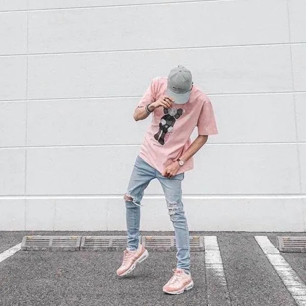 Áo phông Kaws x Uniqlo chính hãng giá bao nhiêu? Địa chỉ mua áo Kaws real giá tốt