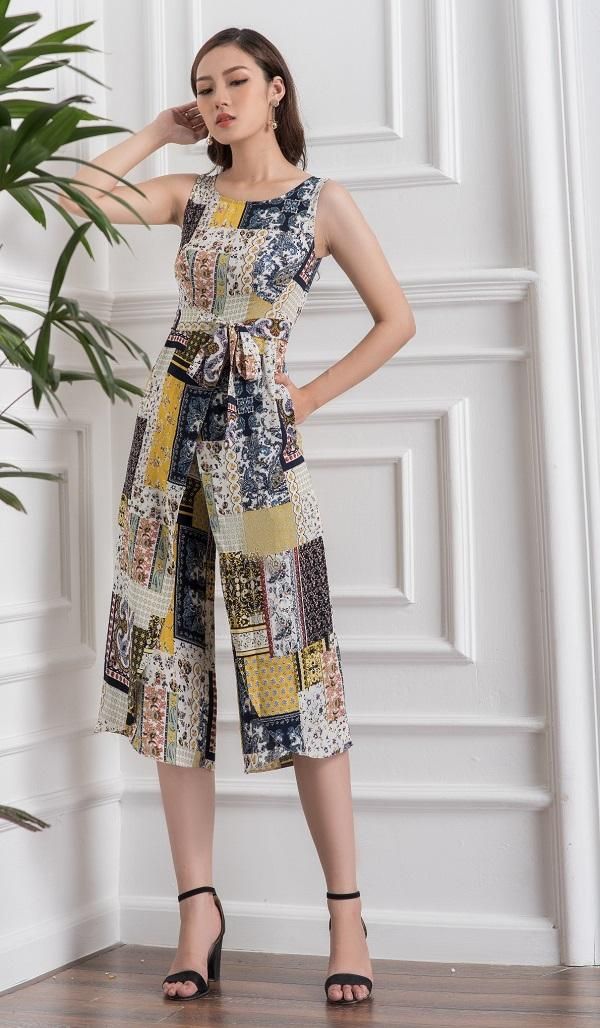 Mặc jumpsuit ngắn và dài đi giày gì để tôn được vóc dáng 