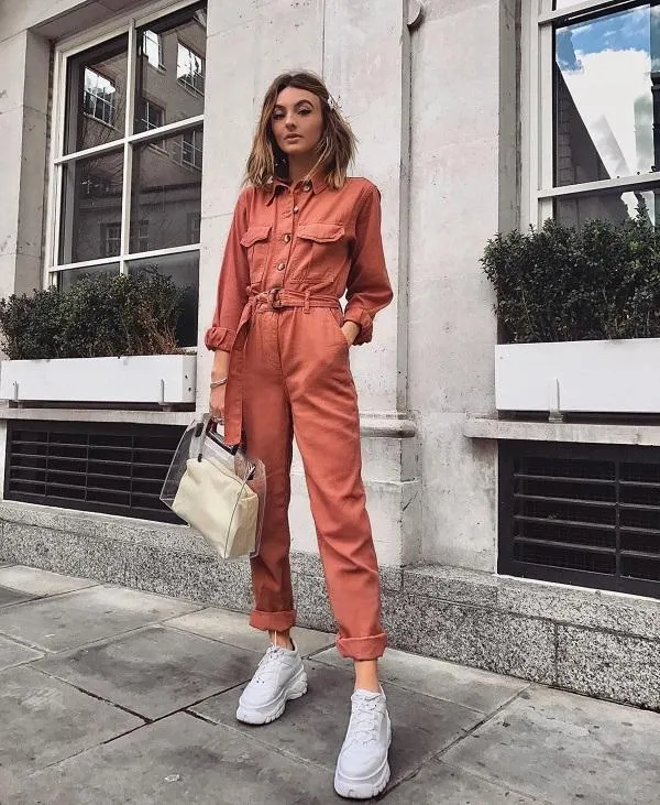 Mặc jumpsuit ngắn và dài đi giày gì để tôn được vóc dáng 