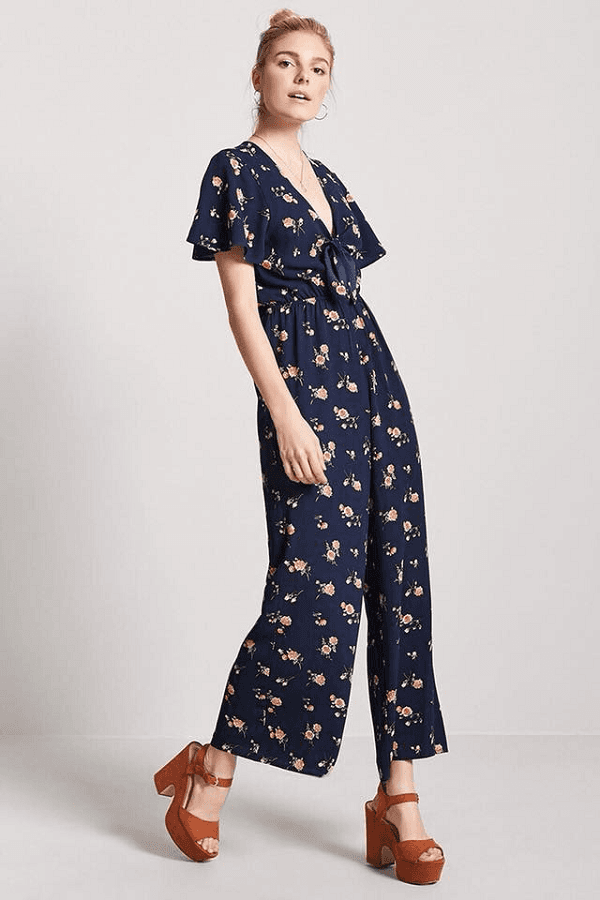 Mặc jumpsuit ngắn và dài đi giày gì để tôn được vóc dáng 