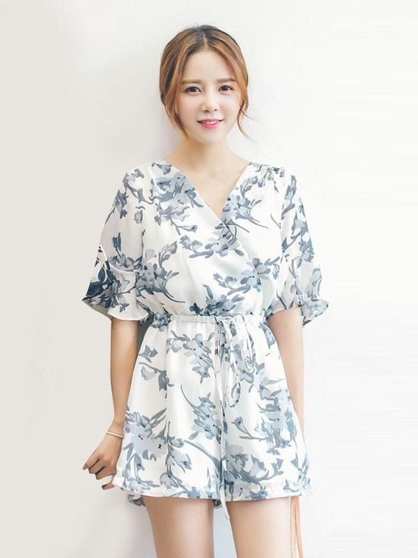 Mặc jumpsuit ngắn và dài đi giày gì để tôn được vóc dáng 