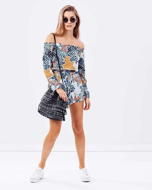 Mặc jumpsuit ngắn và dài đi giày gì để tôn được vóc dáng 