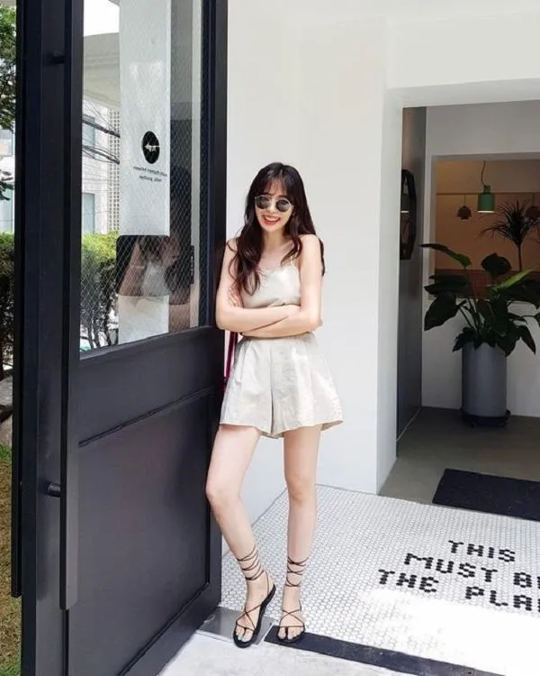 Mặc jumpsuit ngắn và dài đi giày gì để tôn được vóc dáng 