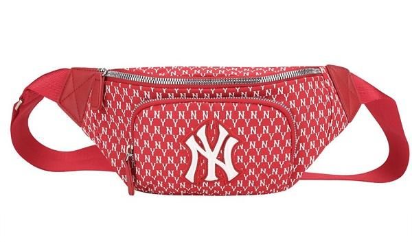 5 mẫu túi đeo hông Fanny Pack nam nữ trendy và cách phối đồ có 1 0 2