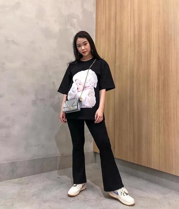 Cách phối đồ với áo thun unisex in hình biểu cảm em bé cho nam và nữ