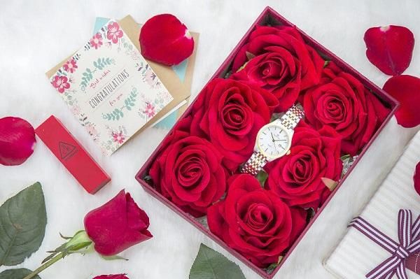 Tặng đồng hồ cho người yêu có ý nghĩa gì trong ngày Valentina 14/2