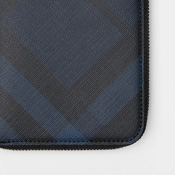 3 mẫu ví cầm tay Burberry nam chính hãng giá chuẩn cho quý ông thành đạt - 3