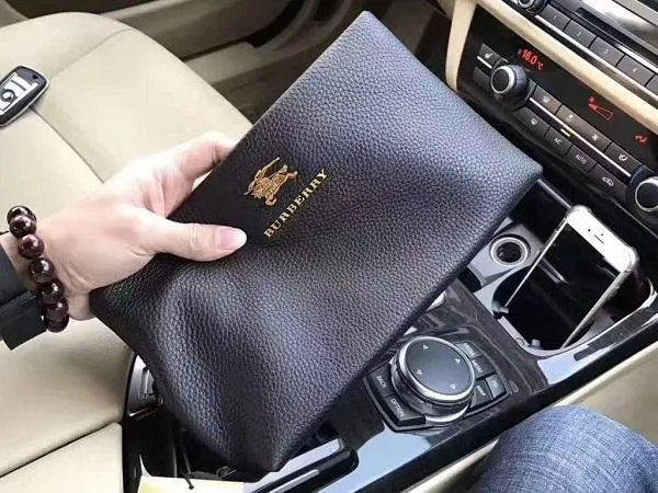 3 mẫu ví cầm tay Burberry nam chính hãng giá chuẩn cho quý ông thành đạt - 1