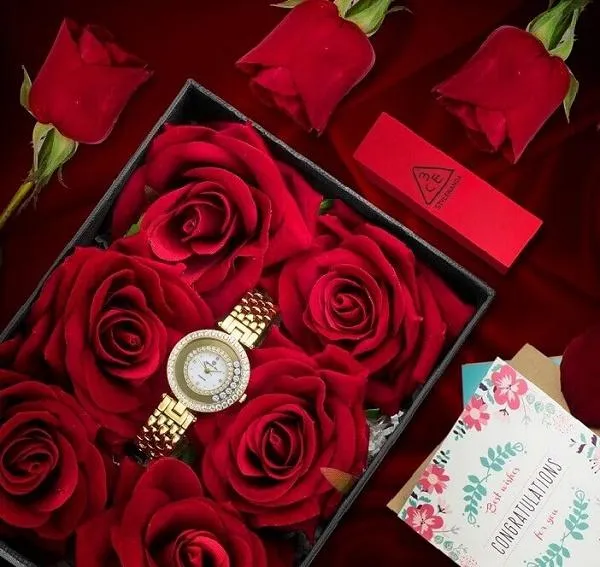 Top 20+ mẫu đồng hồ đeo tay nữ đẹp món quà 8/3 ngọt ngào và ý nghĩa