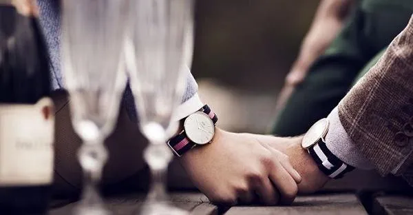 Top 20+ mẫu đồng hồ đeo tay nữ đẹp món quà 8/3 ngọt ngào và ý nghĩa