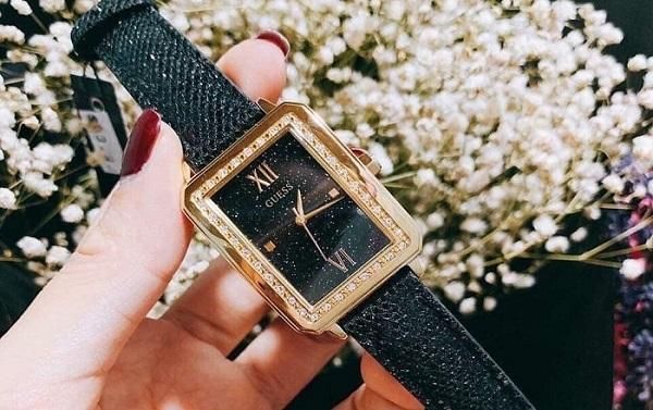 Top 20+ mẫu đồng hồ đeo tay nữ đẹp món quà 8/3 ngọt ngào và ý nghĩa