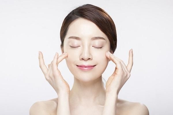 Review 11 loại nước hoa hồng cho da dầu mụn nhạy cảm “đáng đồng tiền bát gạo”