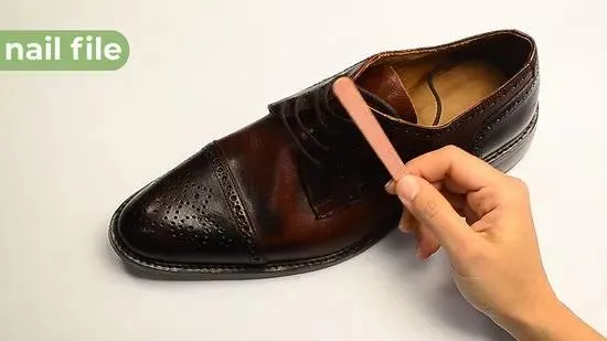 7 cách làm giảm độ trơn trượt của đế giày mới tự tin hơn trong từng bước đi