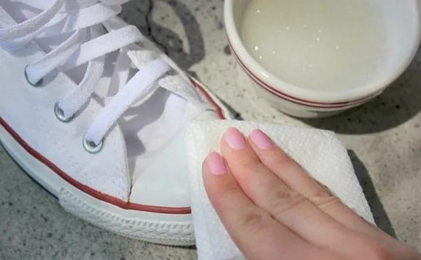 Hướng dẫn 7 cách đánh bay vết ố vàng trên mọi đôi giày nhanh chóng - 4