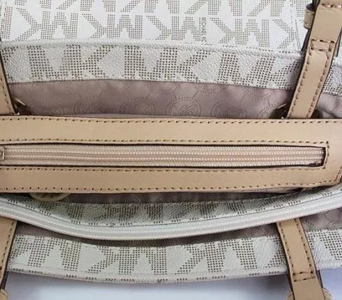 9 cách phân biệt túi xách MICHAEL KORS chính hãng nhanh và uy tín