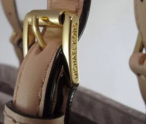 9 cách phân biệt túi xách MICHAEL KORS chính hãng nhanh và uy tín