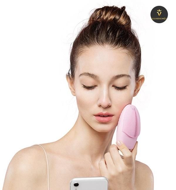 Công dụng và cách dùng các dòng máy rửa mặt Foreo Luna rất chi tiết