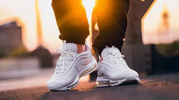 8 cách phân biệt giày Nike thật giả chuẩn xác trong 3 phút