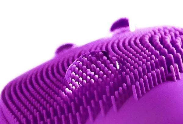 Máy rửa mặt Foreo Luna Play Plus vừa tốt vừa giá cả cạnh tranh định phải mua dùng