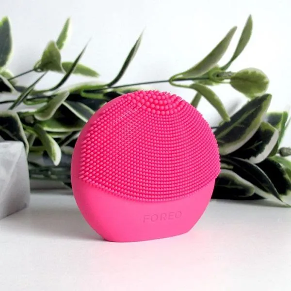 Máy rửa mặt Foreo Luna Play Plus vừa tốt vừa giá cả cạnh tranh định phải mua dùng