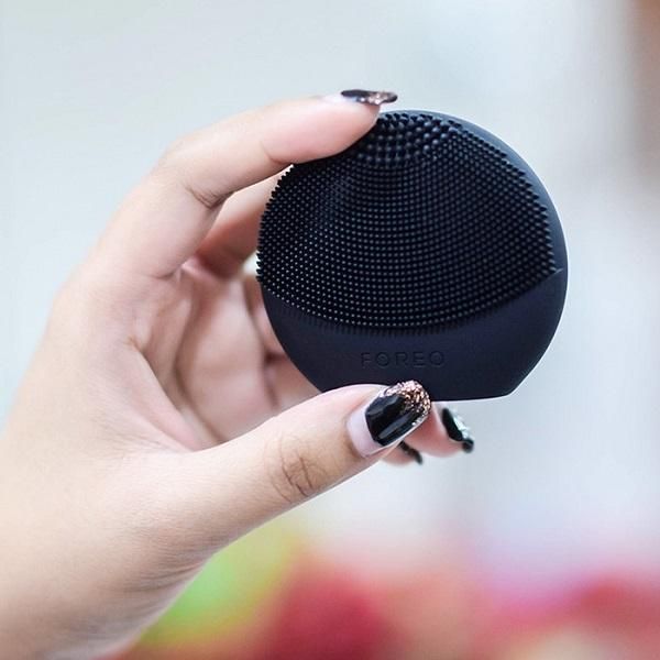 Máy rửa mặt Foreo Luna Play Plus vừa tốt vừa giá cả cạnh tranh định phải mua dùng