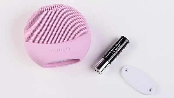 Máy rửa mặt Foreo Luna Play Plus vừa tốt vừa giá cả cạnh tranh định phải mua dùng