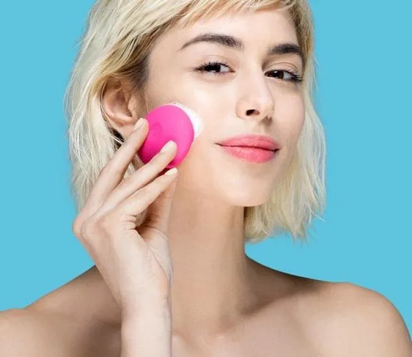 Máy rửa mặt Foreo Luna Play Plus vừa tốt vừa giá cả cạnh tranh định phải mua dùng