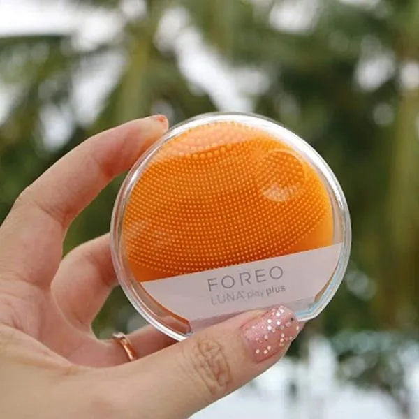 Máy rửa mặt Foreo Luna Play Plus vừa tốt vừa giá cả cạnh tranh định phải mua dùng